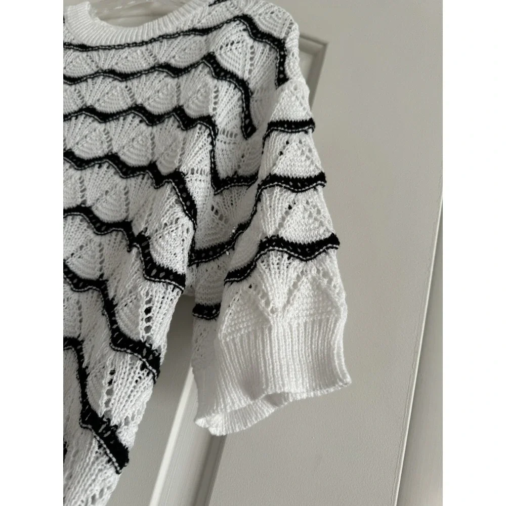Wave Sweater Mens's Black & White Pullover Short Sleeve Knit Top-SMALL